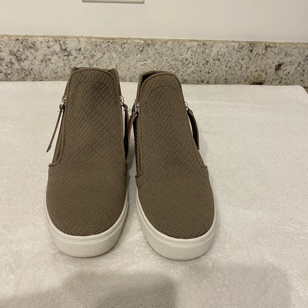 WORN ONCE STEVE MADDEN CAMDEN SNEAKER BOOTIE TAN SZ8